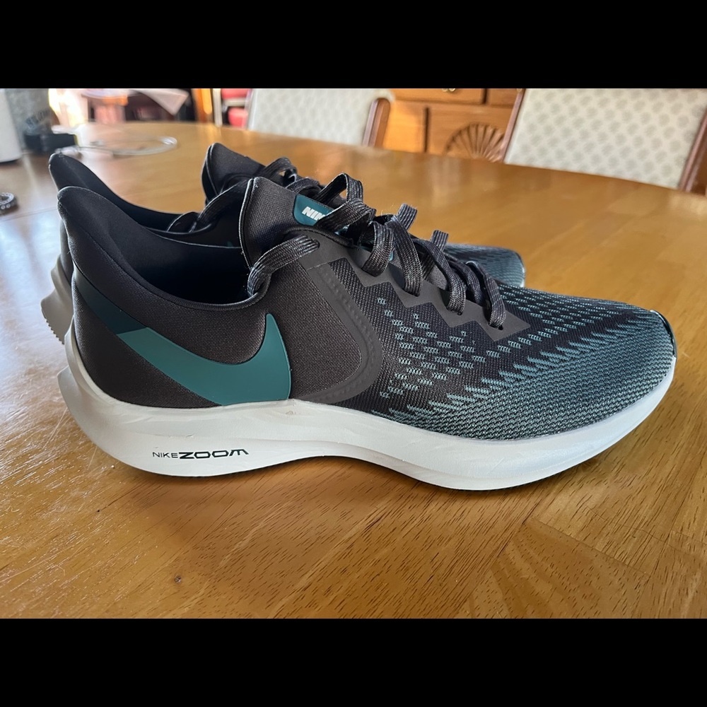 Nike zoom sneakers (brand new!)